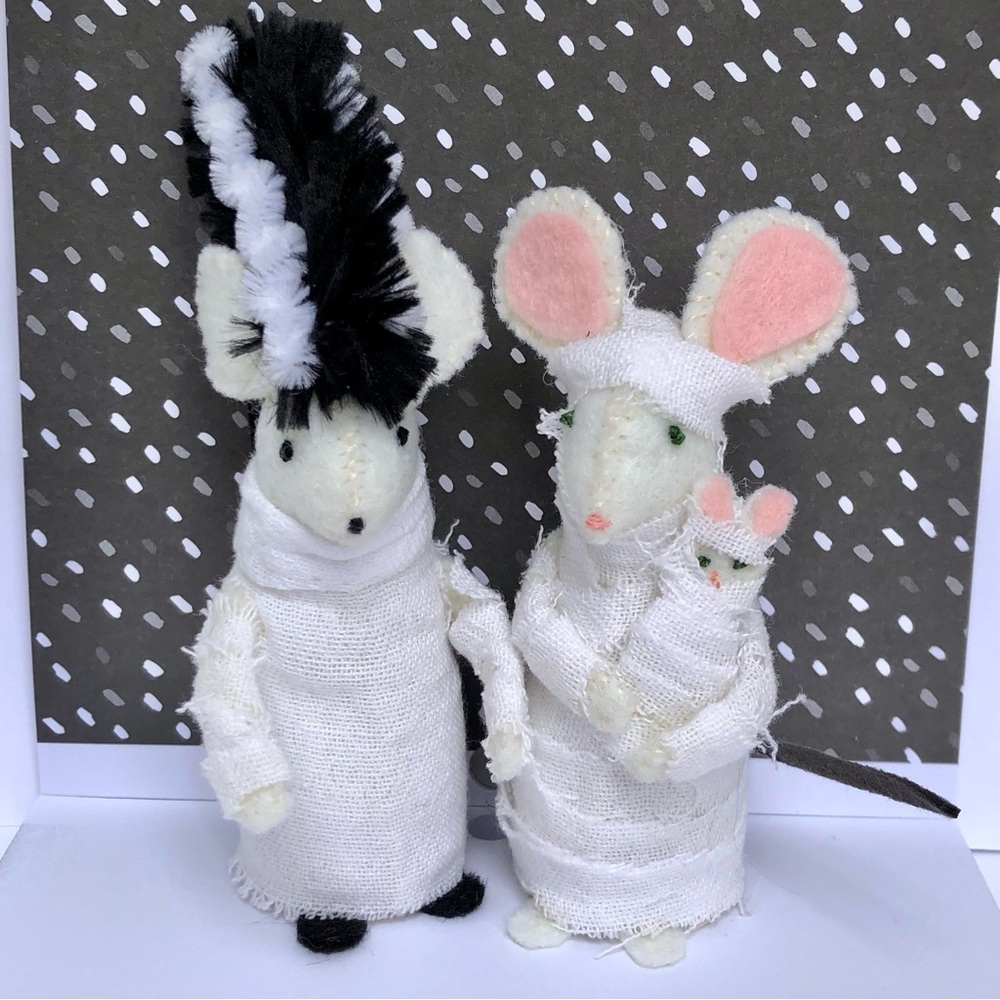 Mummy Mummy Mouse Felt Art Doll with baby Mummy cake topper hand-sewn - Picture 9 of 9